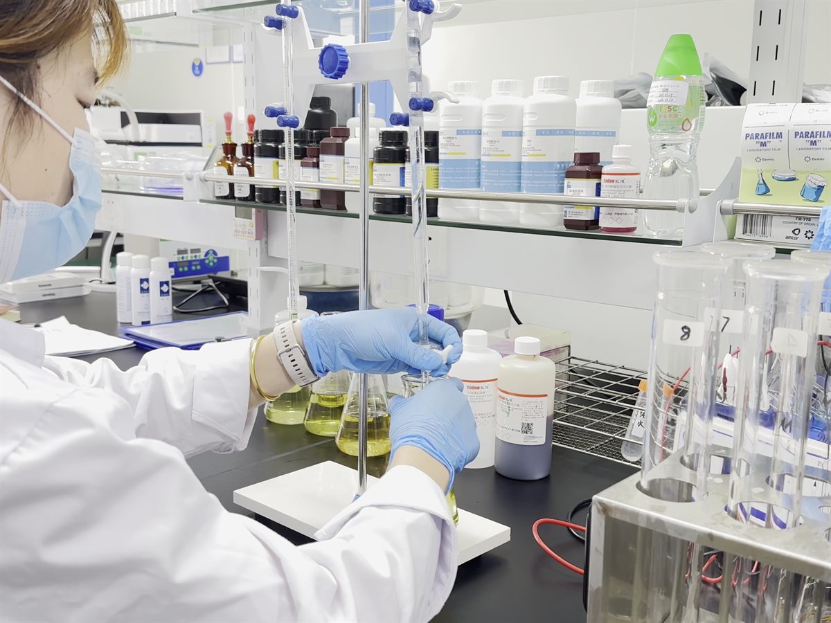 Reagent bench